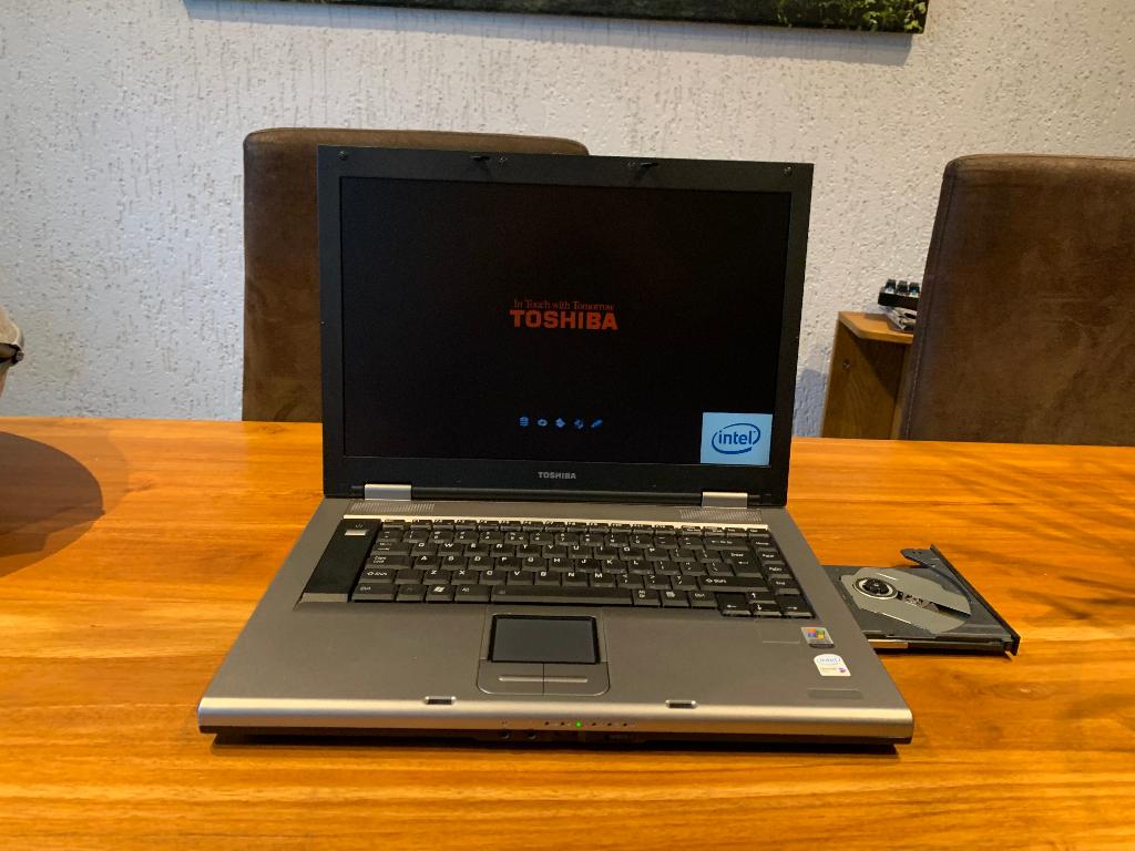 Nette Toshiba 15.4 inch Dual Core laptop. bios wachtwoord, Toshiba, HDD, Minder dan 4 GB, Intel Pentium T2050