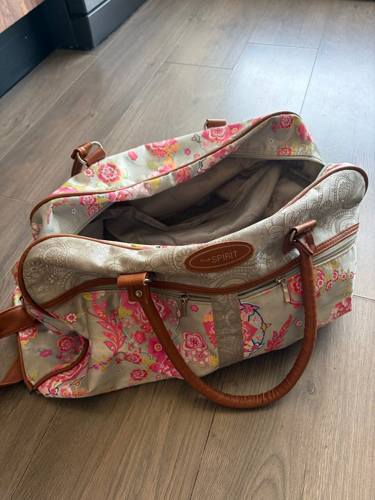 Weekendtas Reistas met bruin leren details, 40 tot 60 cm, 30 cm of meer, Gebruikt, Overige kleuren