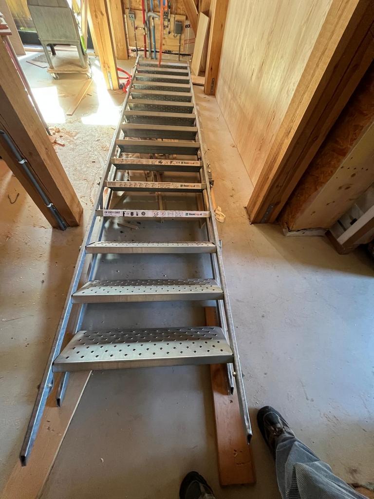 Stevige Bouwtrap,  aanpasbare hoogte 1,60 - 3 meter, Doe-het-zelf en Verbouw, Ladders en Trappen, Ophalen, Gebruikt, Trap, 2 tot 4 meter