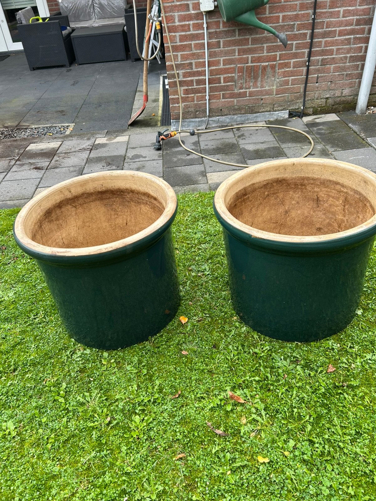 Grote mooie zware bloempotten twee stuks, Ophalen, Rond, Zo goed als nieuw, Minder dan 25 cm