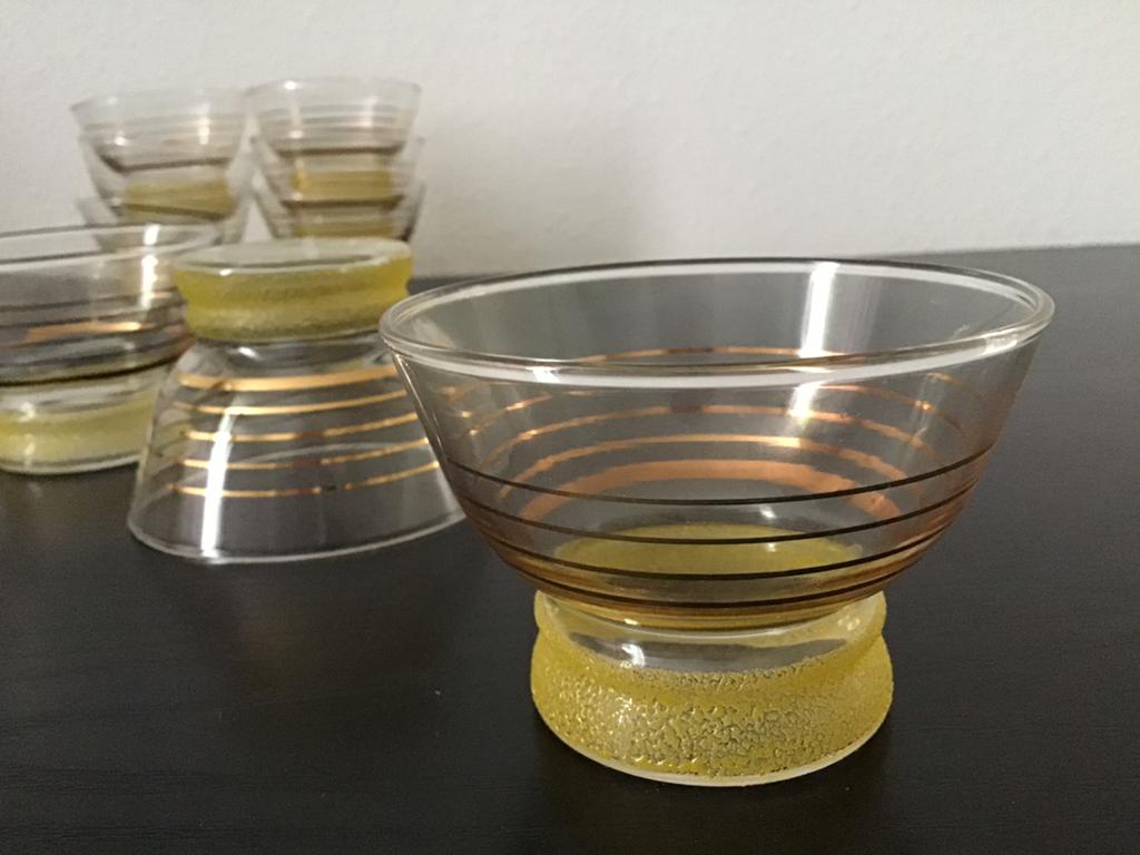 9 oude glazen schaaltjes meet geel en gouden randen. Granite, Antiek en Kunst, Antiek | Glas en Kristal, Ophalen of Verzenden