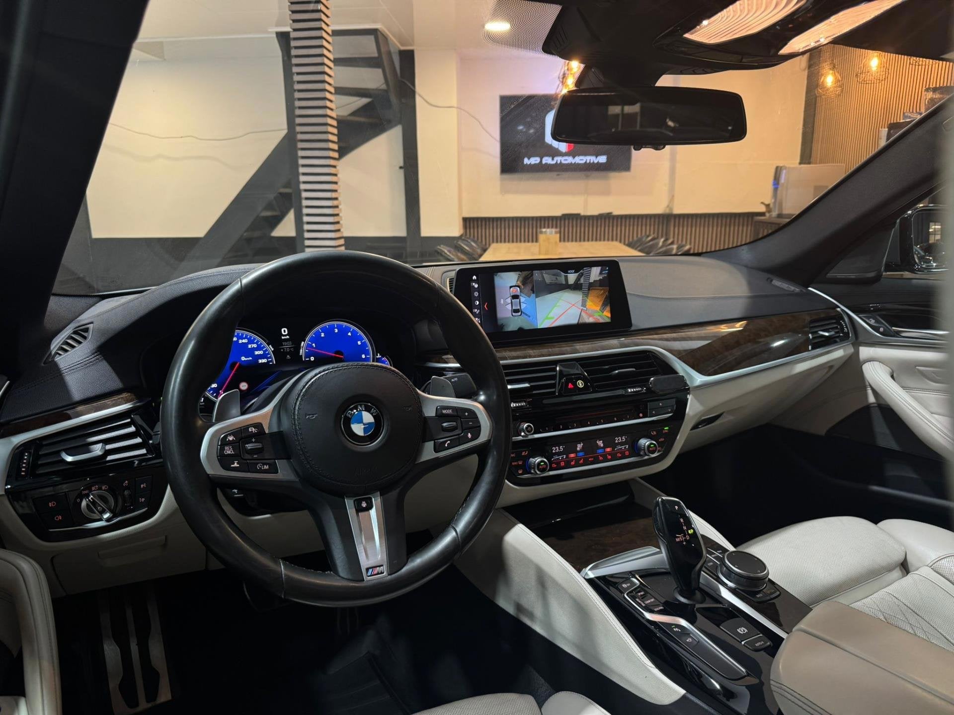 BMW 5-serie 540i High Exe|M-Sport|Softclose|Pano|360 °|Memo, Auto's, BMW, Automaat, Gebruikt, Euro 6, 2000 kg