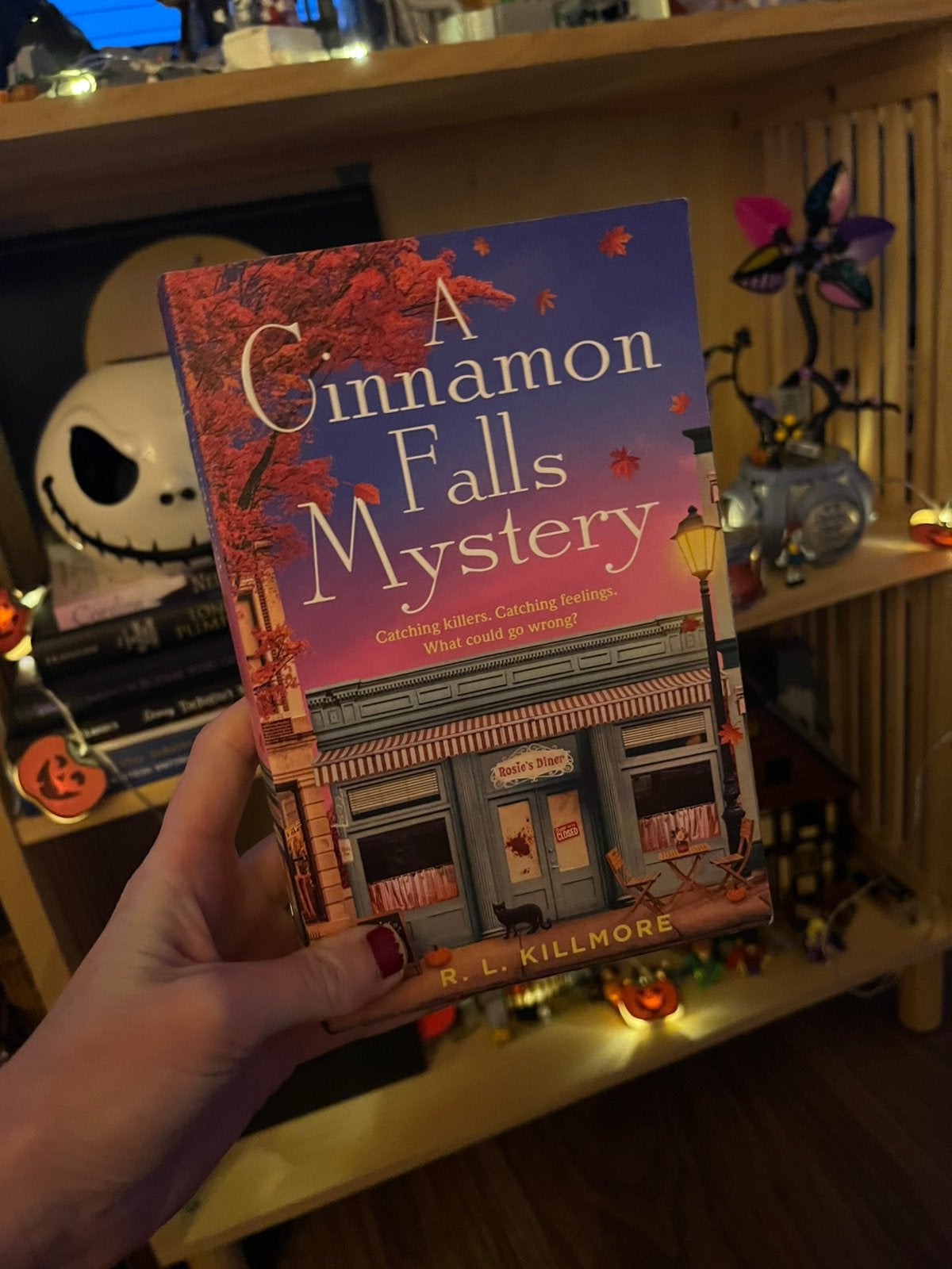 A Cinnamon Falls Mystery, Ophalen of Verzenden