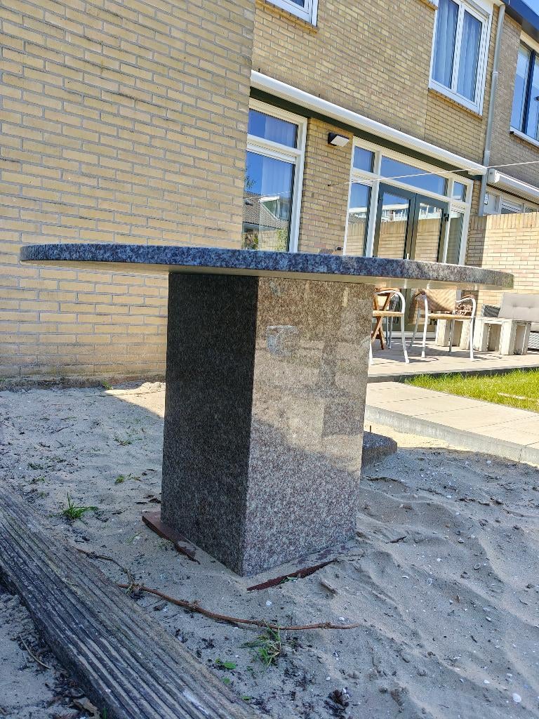 Tuintafel natuursteen, Ophalen, Zo goed als nieuw, Rond, Overige materialen