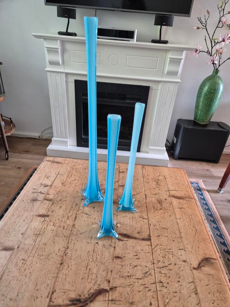 Vintage 3 blauwe smalle hals vazen, Ophalen
