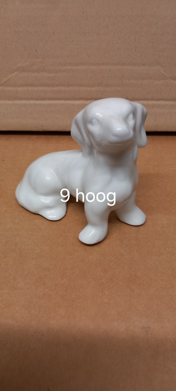 Wit porseleinen teckel beeldje - 9 cm hoog, Ophalen of Verzenden, Zo goed als nieuw, Hond of Kat, Beeldje of Figuurtje