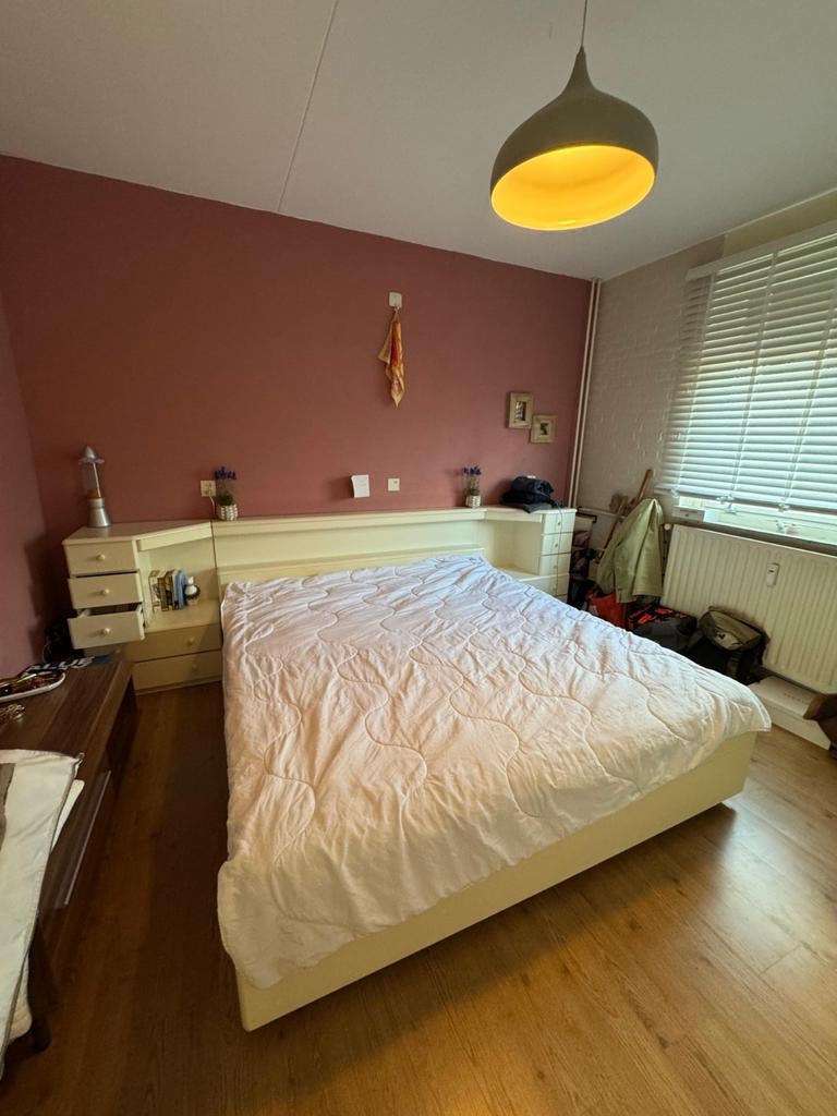 Bed met ombouw 217x 325 matrassen 180200, Ophalen, Zo goed als nieuw, Tweepersoons