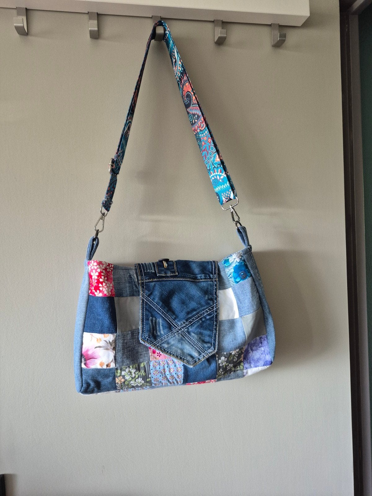 Nieuwe, zelfgemaakte patchwork schoudertas van denim, Sieraden, Tassen en Uiterlijk, Tassen | Damestassen, Ophalen of Verzenden