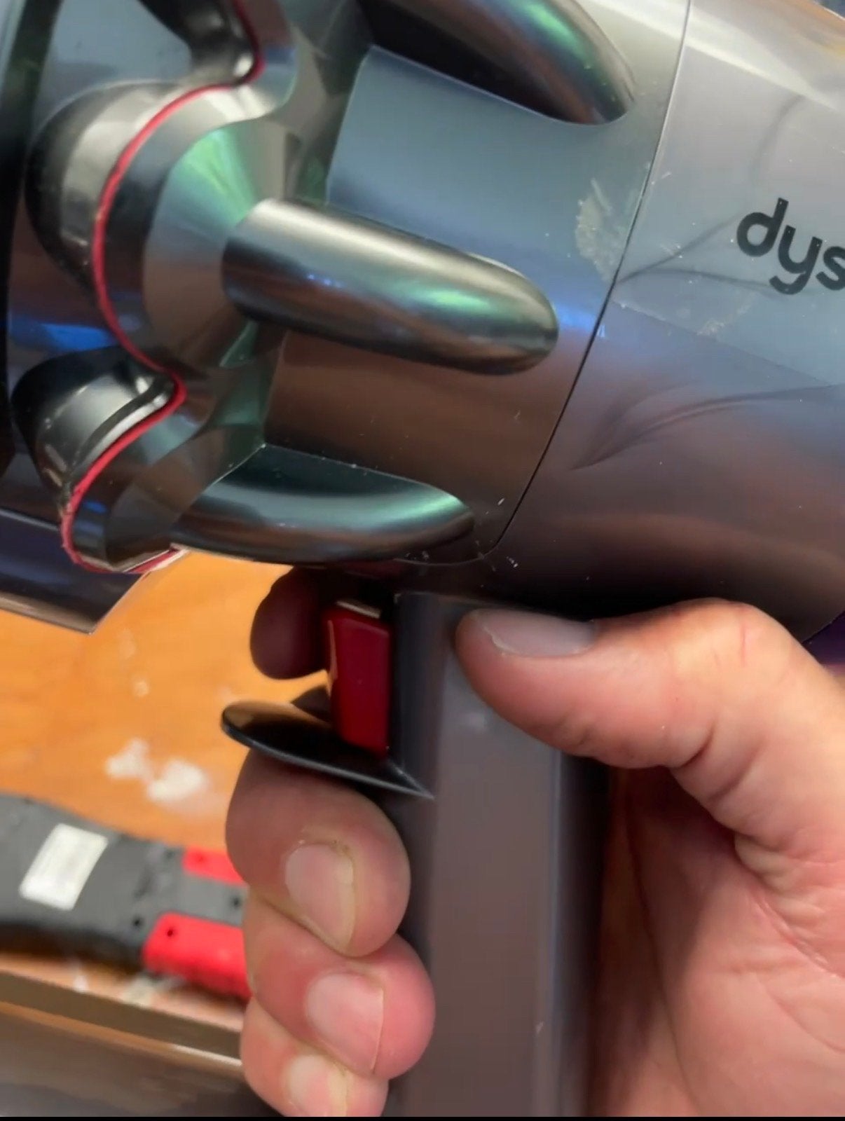 Dyson stofzuiger trigger reparatie Nijmegen, Witgoed en Apparatuur, Stofzuigers, Ophalen of Verzenden, Niet werkend, Steelstofzuiger