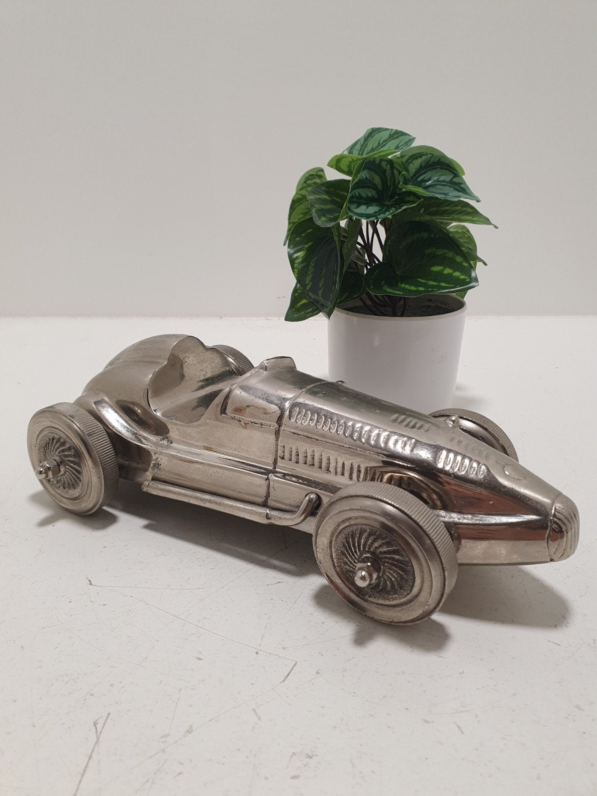 Decoratieve oud model raceauto, Ophalen of Verzenden