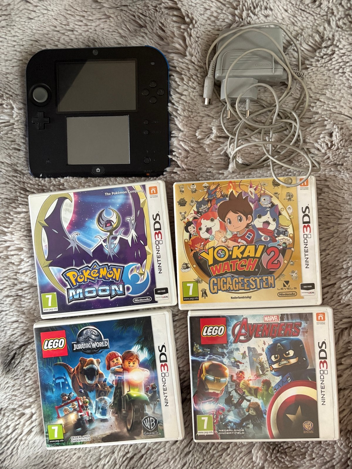 Nintendo 2DS met 4 games en oplader, Spelcomputers en Games, Zwart, 2DS, Ophalen of Verzenden, Gebruikt