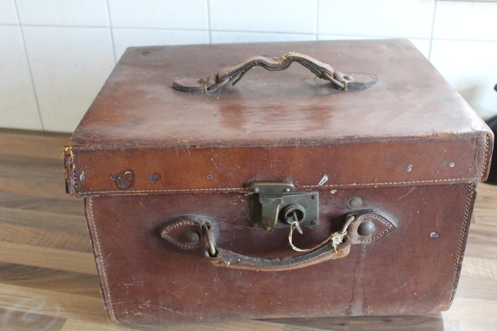 Erfenis vondst Oorlogs  Dokters kist,  Opa s verzameling, Verzamelen, Militaria | Tweede Wereldoorlog, Verzenden, Nederland, Kist of Geocache