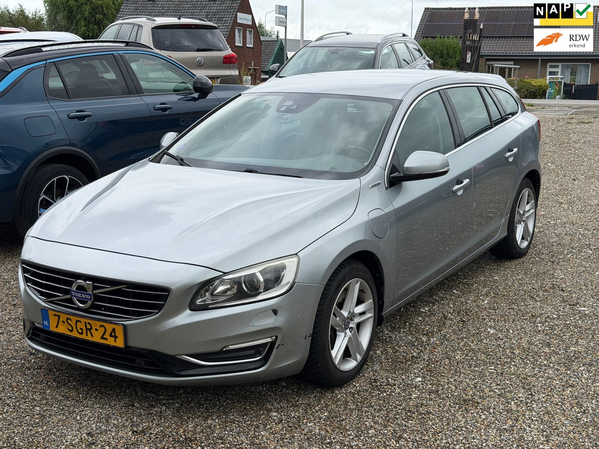 Volvo V60 2.4 D6 AWD Plug-In Hybrid Summum 50km AccuBereik N, Automaat, Zwart, Vierwielaandrijving, 11 kWh