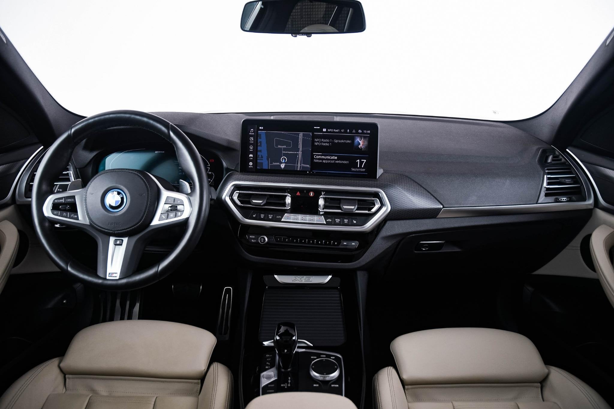 BMW X3 xDrive30e M Sport - Panoramdak - Parking Assistant Pl, Gebruikt, 4 cilinders, Met garantie (alle), Zwart