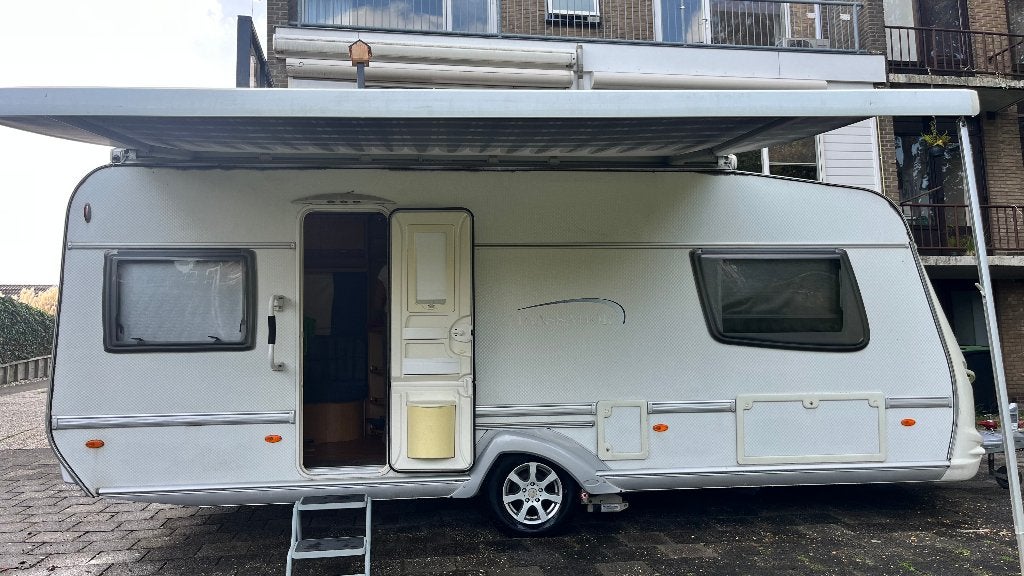 Zeer nette caravan:  LMC Ambassador 560, Rondzit, Particulier, Oven, 5 tot 6 meter