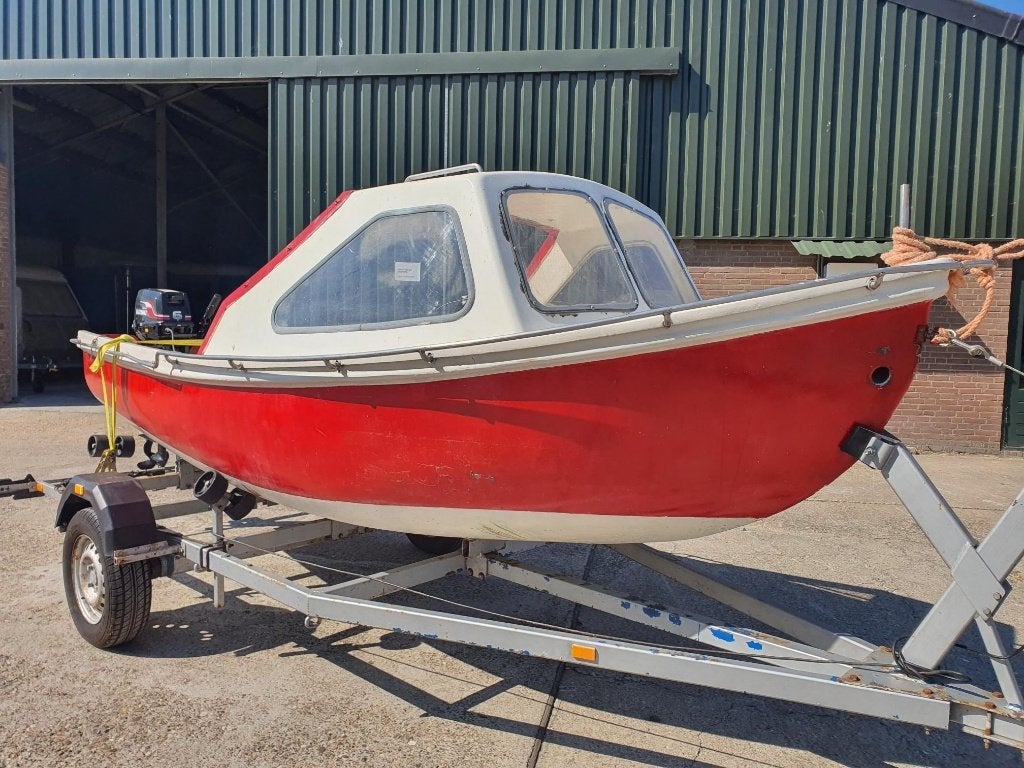 Leuke en nette motorboot met Suzuki 6 pk motor en trailer, Benzine, Gebruikt, Kajuitboot, Buitenboordmotor