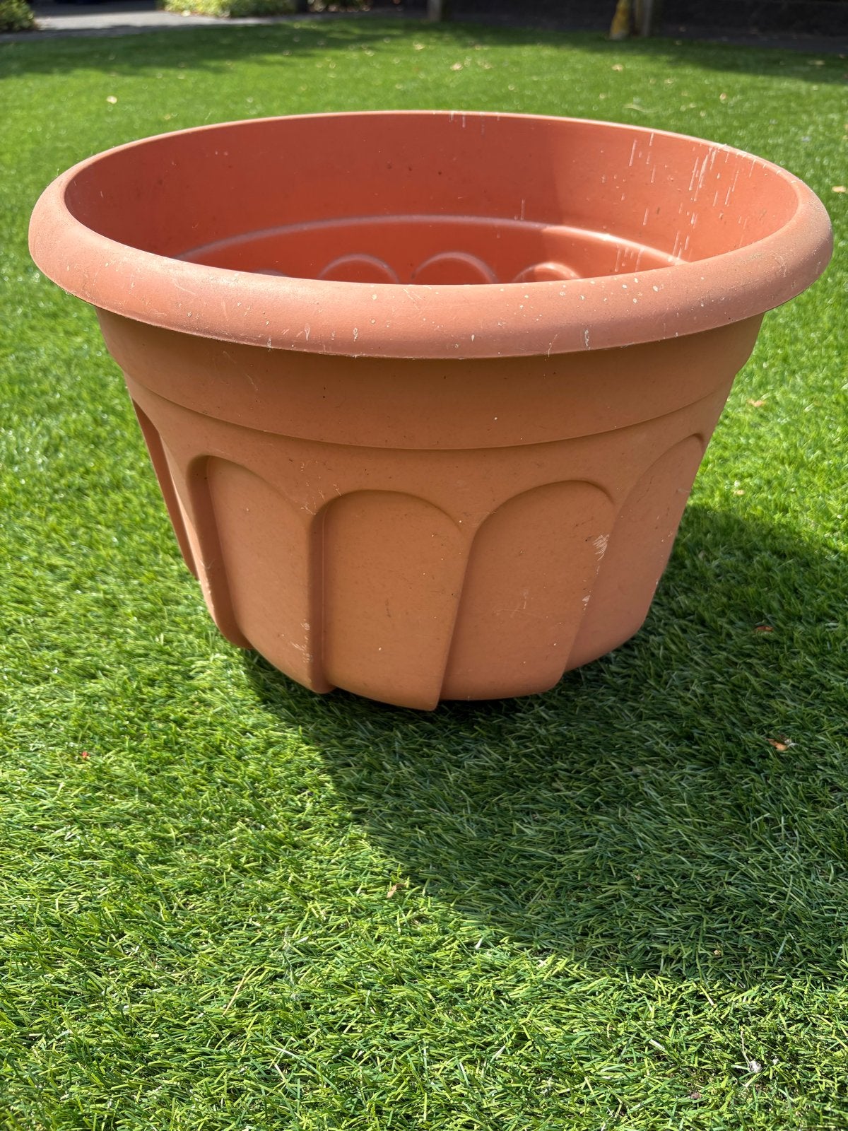 Grote oranje bloempot van Elho International Holland, Kunststof, Gebruikt, 40 cm of meer, Rond