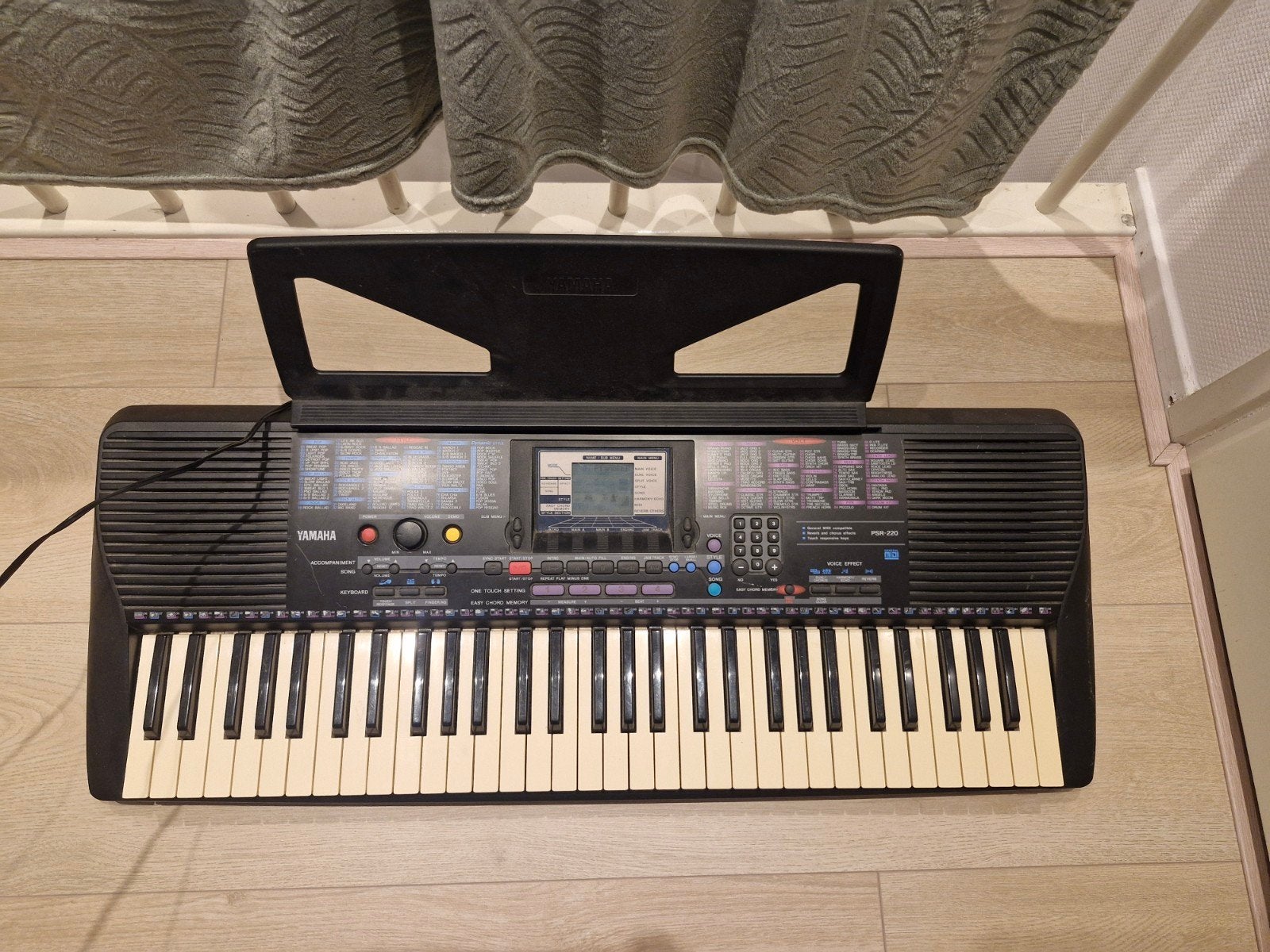 Yamaha PSR-220 Keyboard met stroomadapter, Ophalen, Yamaha, Aanslaggevoelig, 61 toetsen