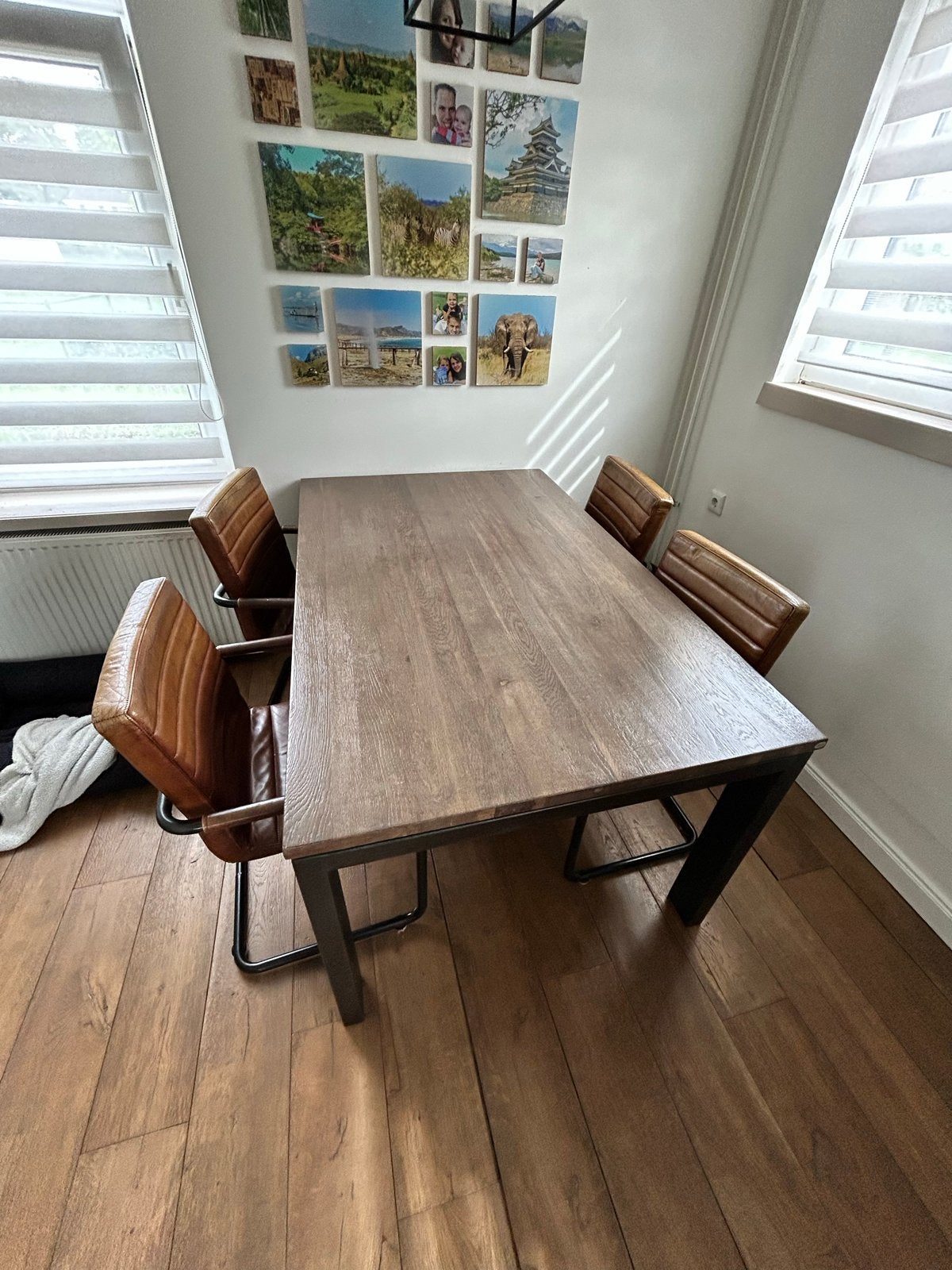 Gratis: Eikenhouten eettafel uitschuifbaar met 4 stoelen, Ophalen, Gebruikt, Eikenhout, 50 tot 100 cm