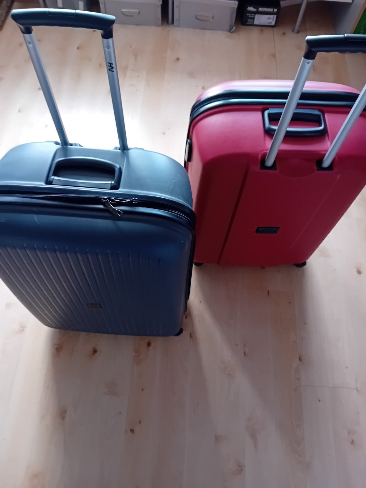koffer HN met wielen, weinig gebruikt, Hard kunststof, 45 tot 55 cm, Zo goed als nieuw, 70 cm of meer