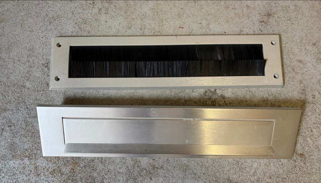 Brievenbusklep met borstel, Ophalen of Verzenden, Gebruikt