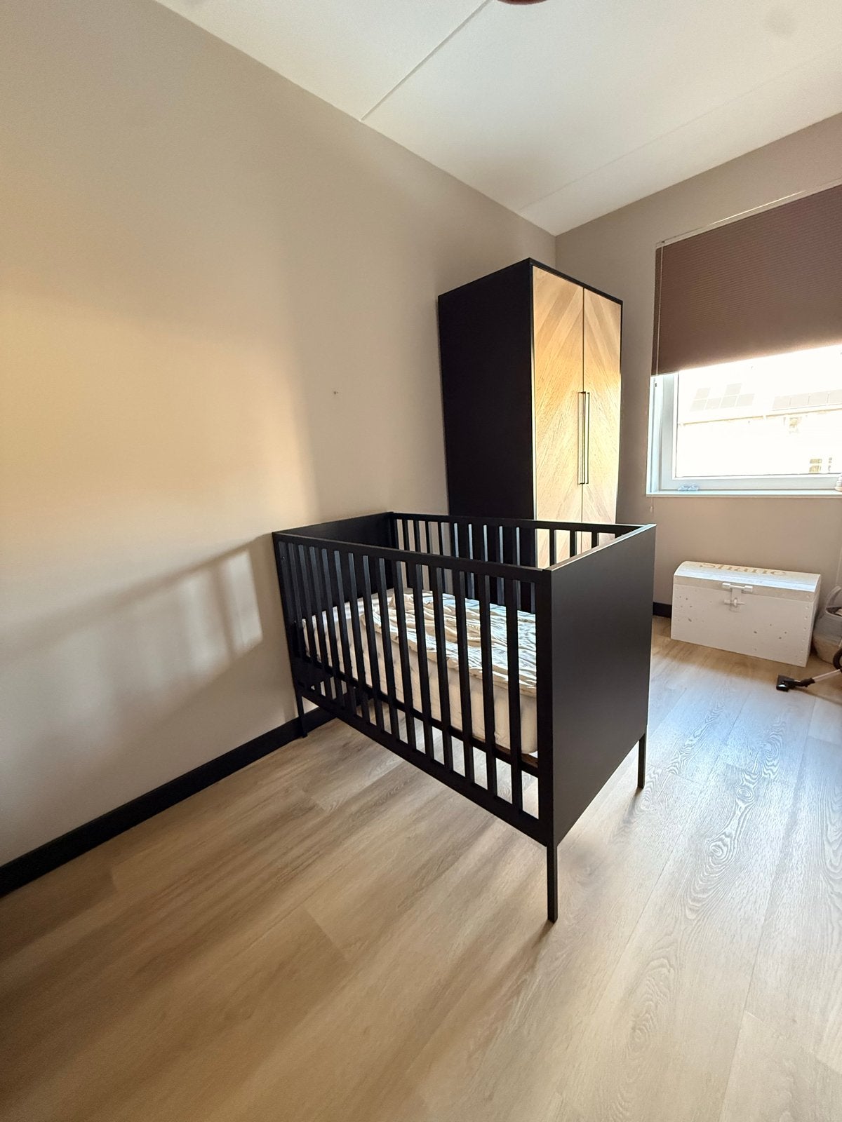 Kidsmill babybed - Zwart ledikant, Ophalen, Gebruikt, Ledikant