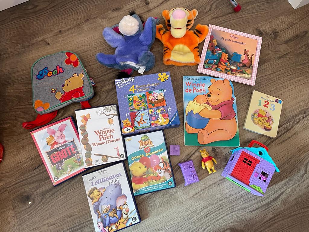 Winnie de Poe boekjes,handpoppen,rugtasje,cd’s, enz, Ophalen of Verzenden, Zo goed als nieuw