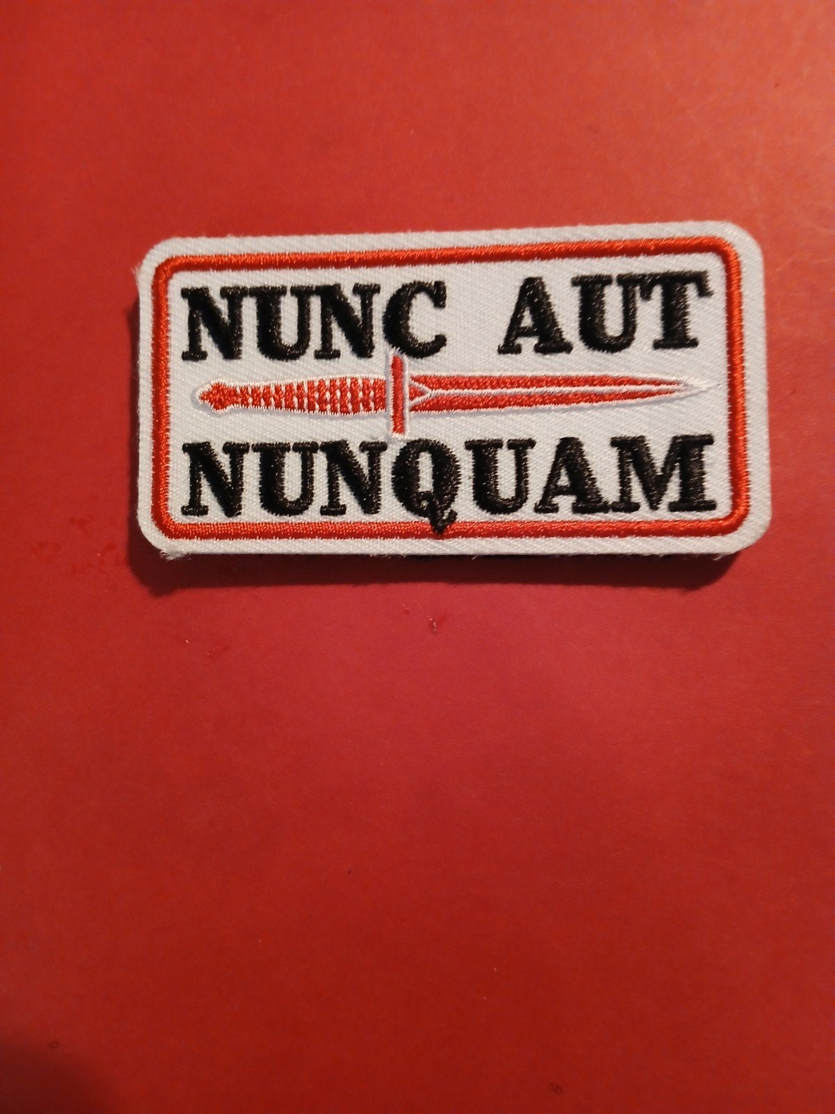 NUNC AUT NUNQUAM Patch - Geborduurd embleem, Verzamelen, Ophalen of Verzenden, Zo goed als nieuw, Overige typen