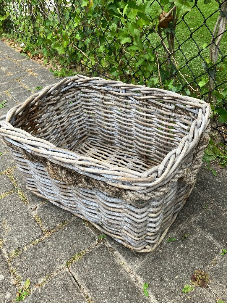 New Looxs Rotan Fietsmand Grijs Large 45 Liter, Fietsen en Brommers, Ophalen of Verzenden, Gebruikt, Fietsmand, New Looxs