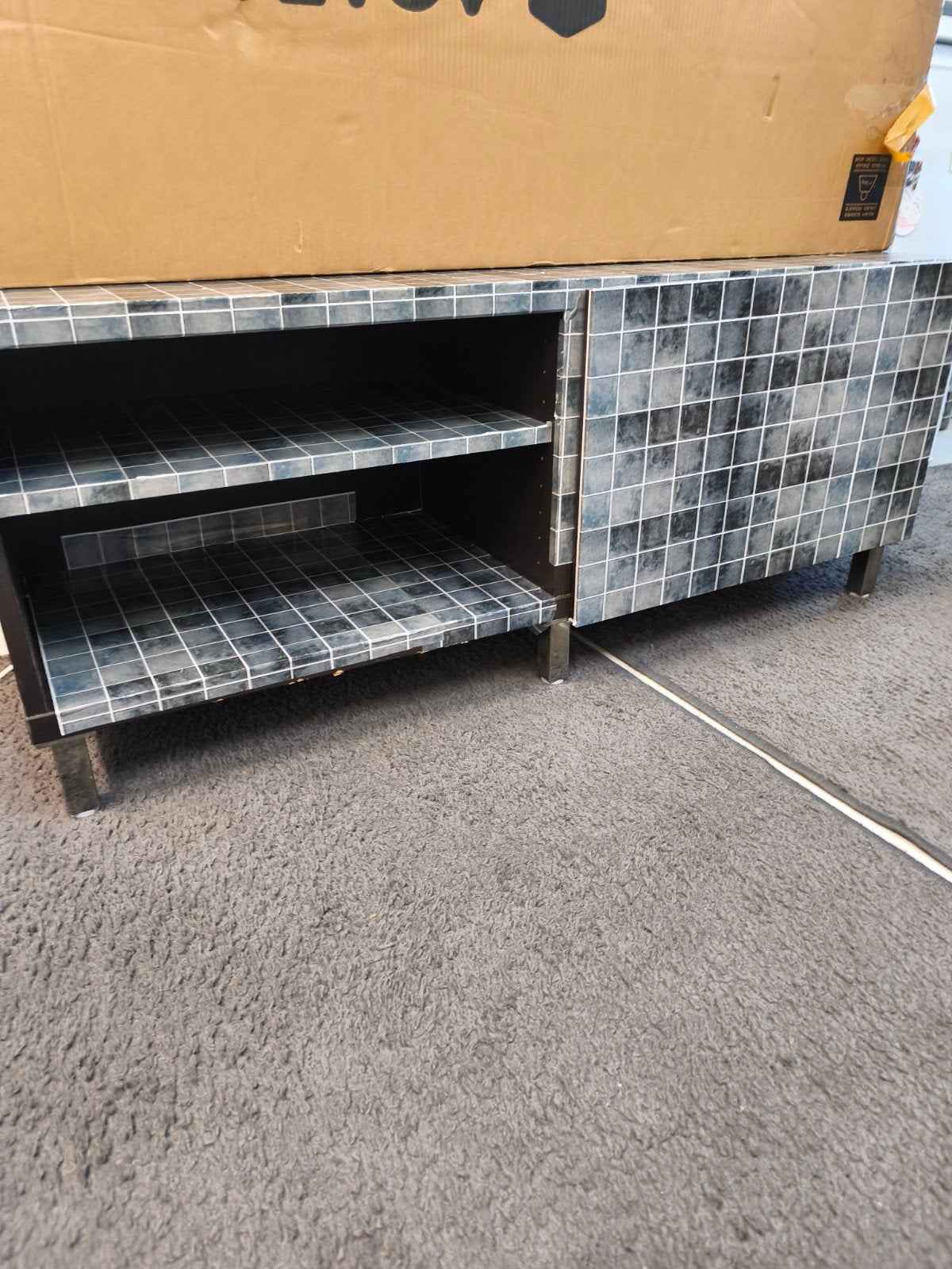 Gratis TV-meubel/dressoir met tegelpatroon - Eindhoven, Minder dan 50 cm, Gebruikt, 75 cm of meer, Ophalen of Verzenden