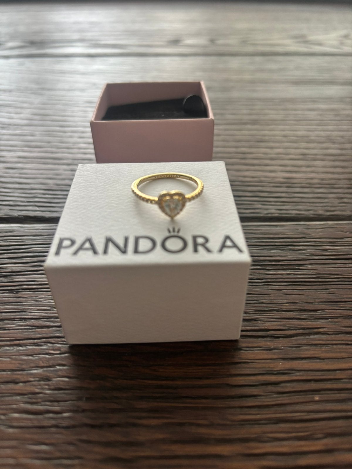 Nieuwe pandora ring met verhoogd hartje verguld, maat 56, Ophalen, Nieuw, 17 tot 18, Dame