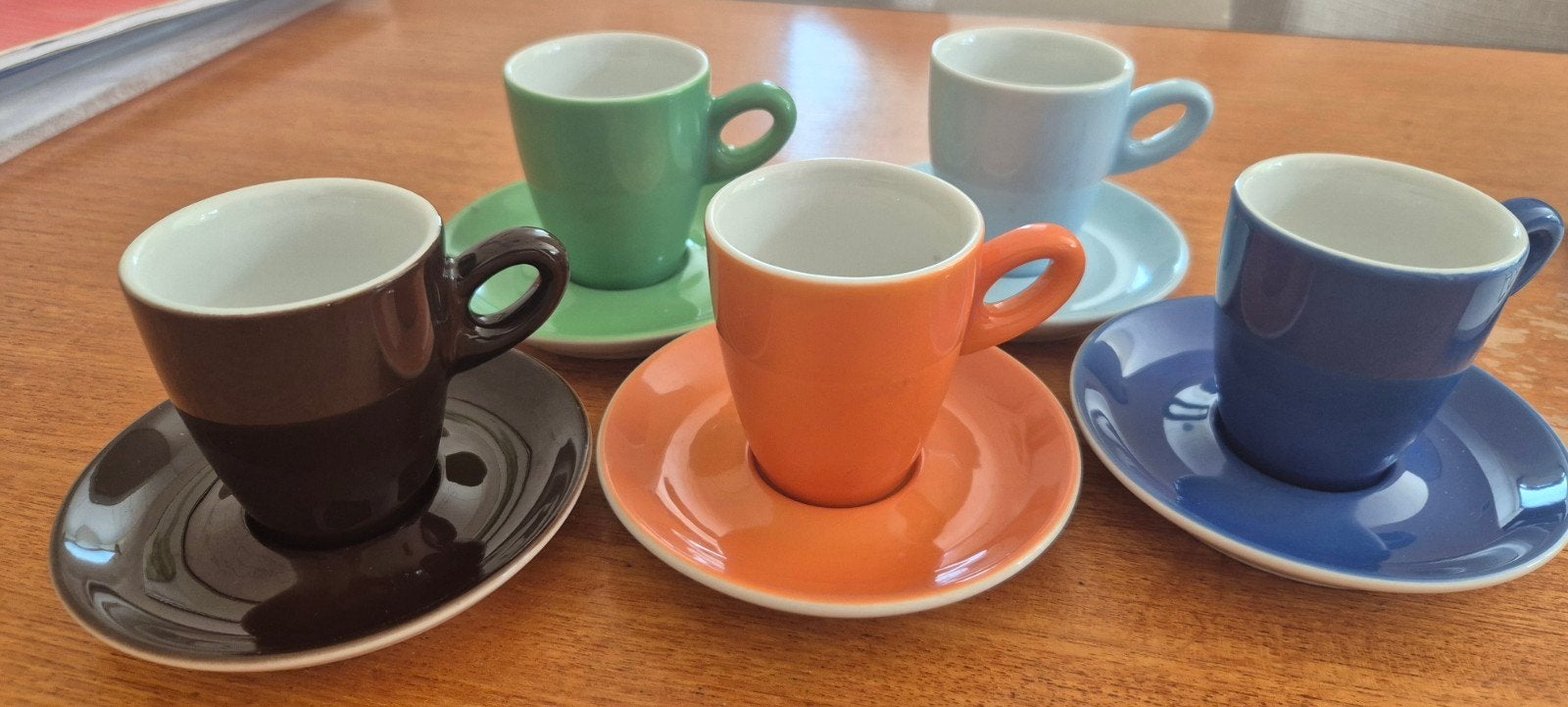 5 Walküre espresso kopjes met schotels - diverse kleuren, Huis en Inrichting, Ophalen of Verzenden, Overige stijlen, Kop(pen) en/of Schotel(s)