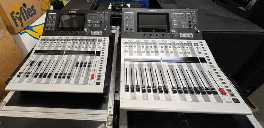 Yamaha TF-1, Muziek en Instrumenten, Mengpanelen, Zo goed als nieuw, 20 kanalen of meer, Microfooningang, Ophalen