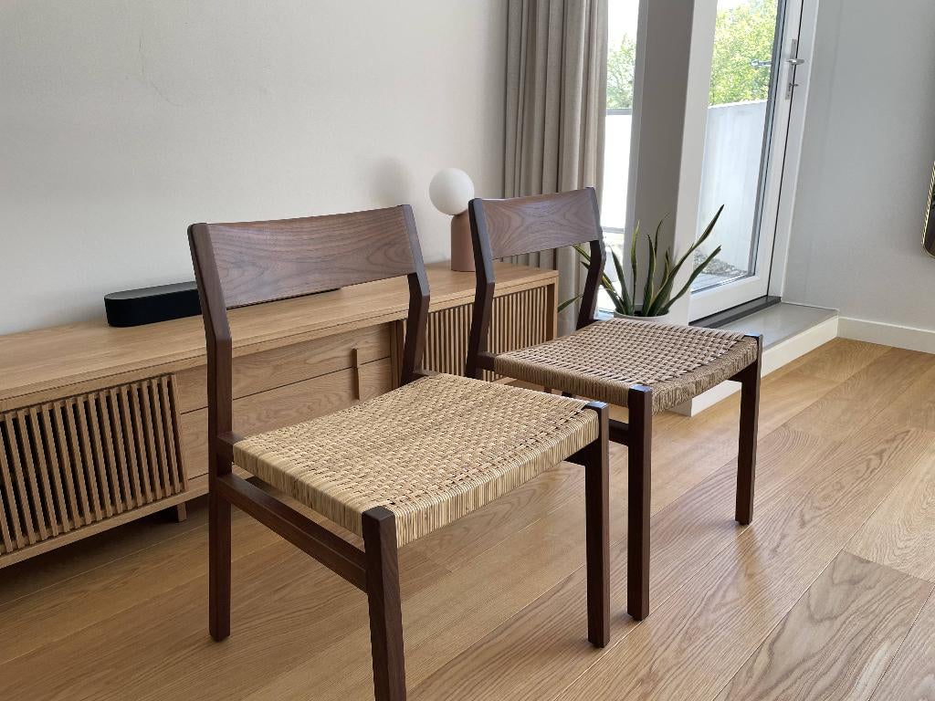 2x designer side chairs, handmade in walnut, top condition, Ophalen, Twee, Bruin, Zo goed als nieuw