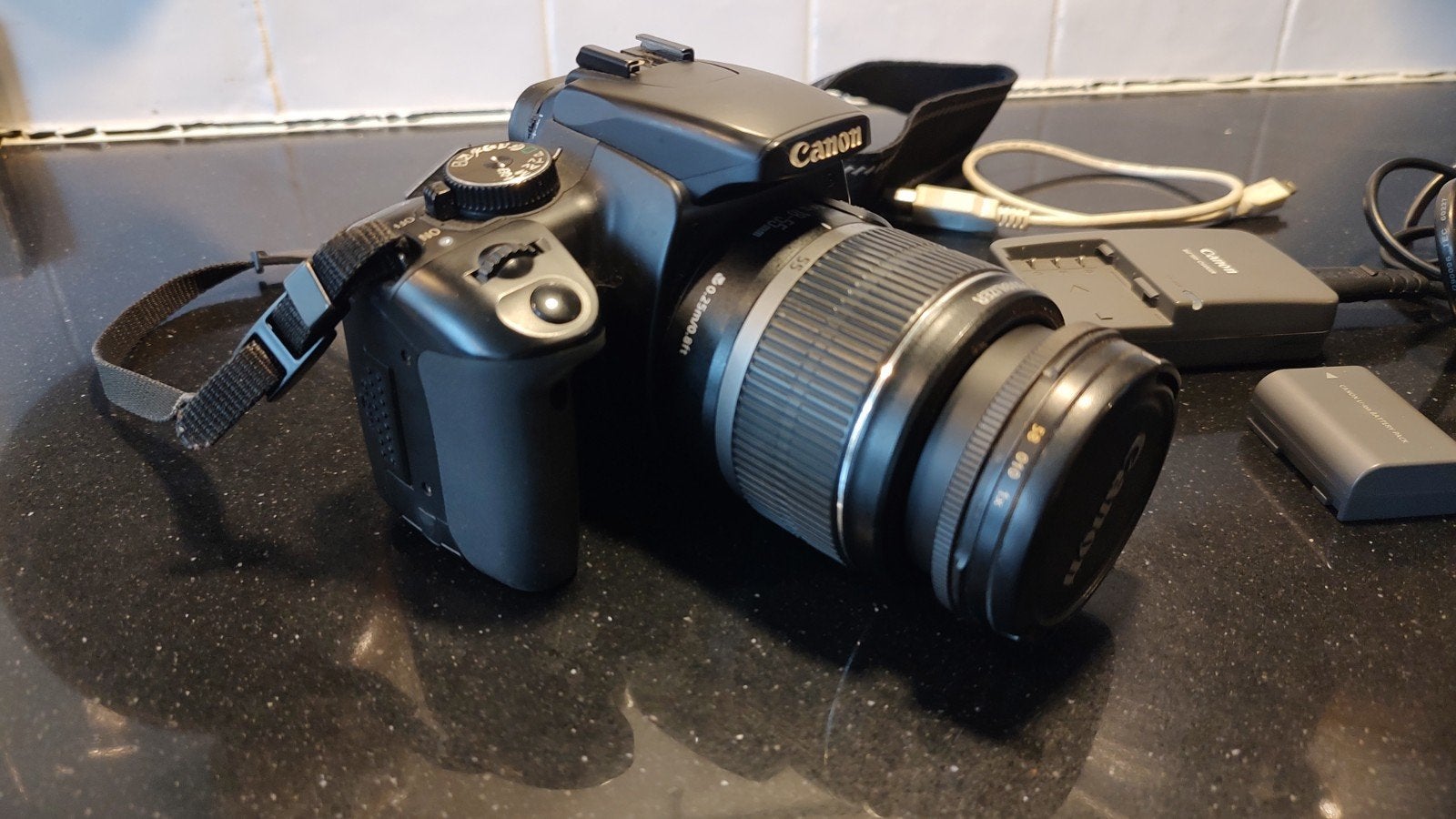 Canon EOS 400d DSLR met 18-55mm IS lens, Gebruikt, Spiegelreflex, Canon, Accu