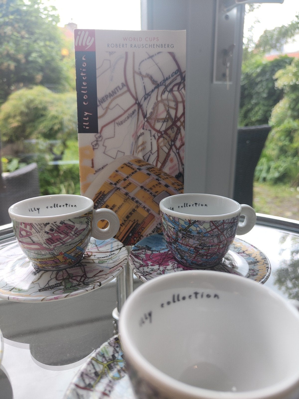 5 Illy kop en schotel - Robert Rauschenberg World Cups, Ophalen, Zo goed als nieuw, Porselein, Kop(pen) en/of Schotel(s)
