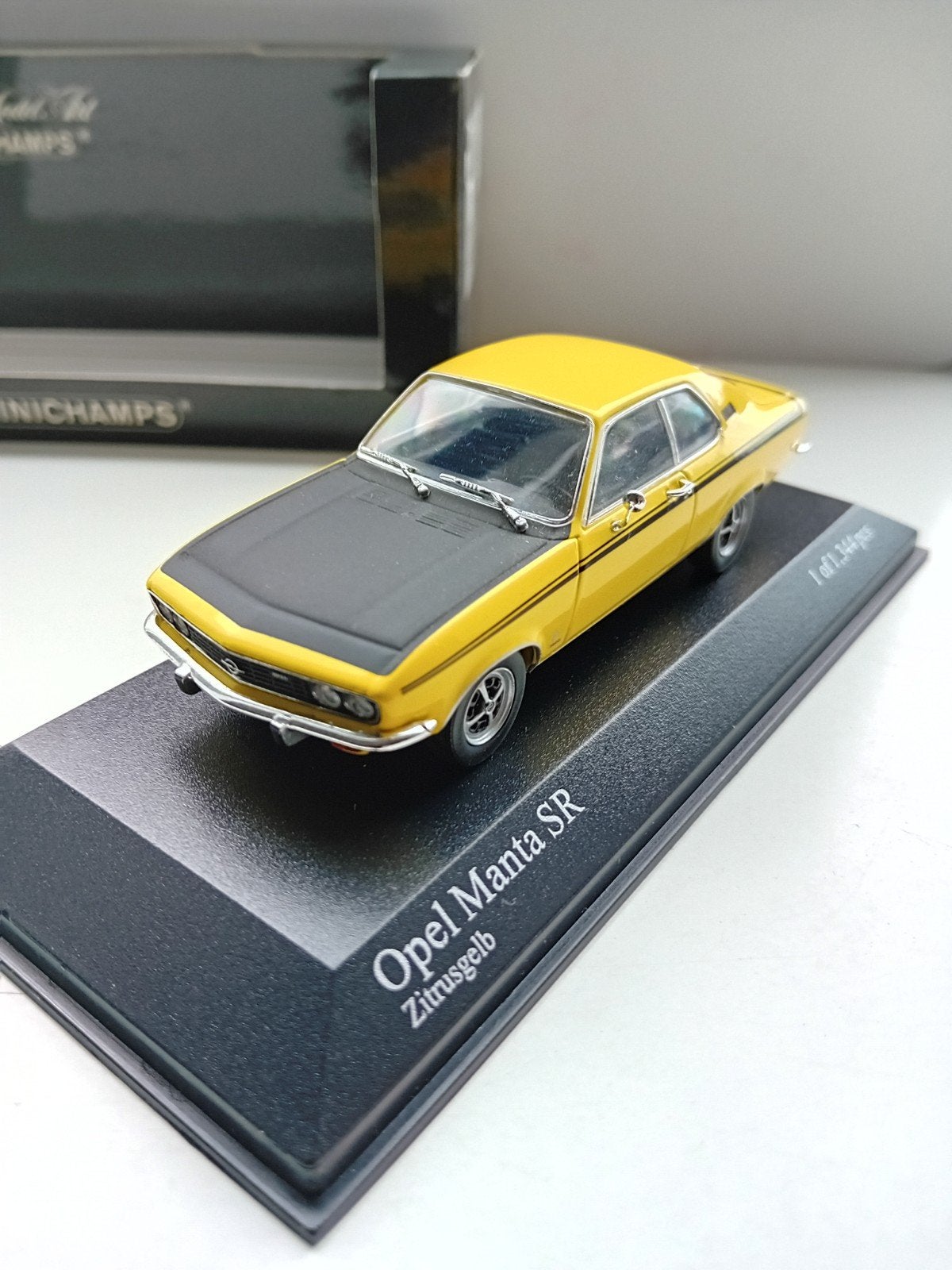 Minichamps Opel Manta 1,9 SR, Ophalen of Verzenden, Zo goed als nieuw, Auto, MiniChamps