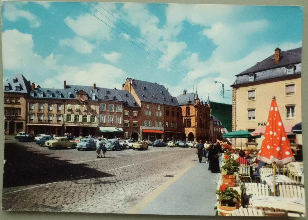 Echternach - Luxemburg - markt - Peugeot  VW Fiat 2CV, Ophalen of Verzenden, 1960 tot 1980, Gelopen, België en Luxemburg