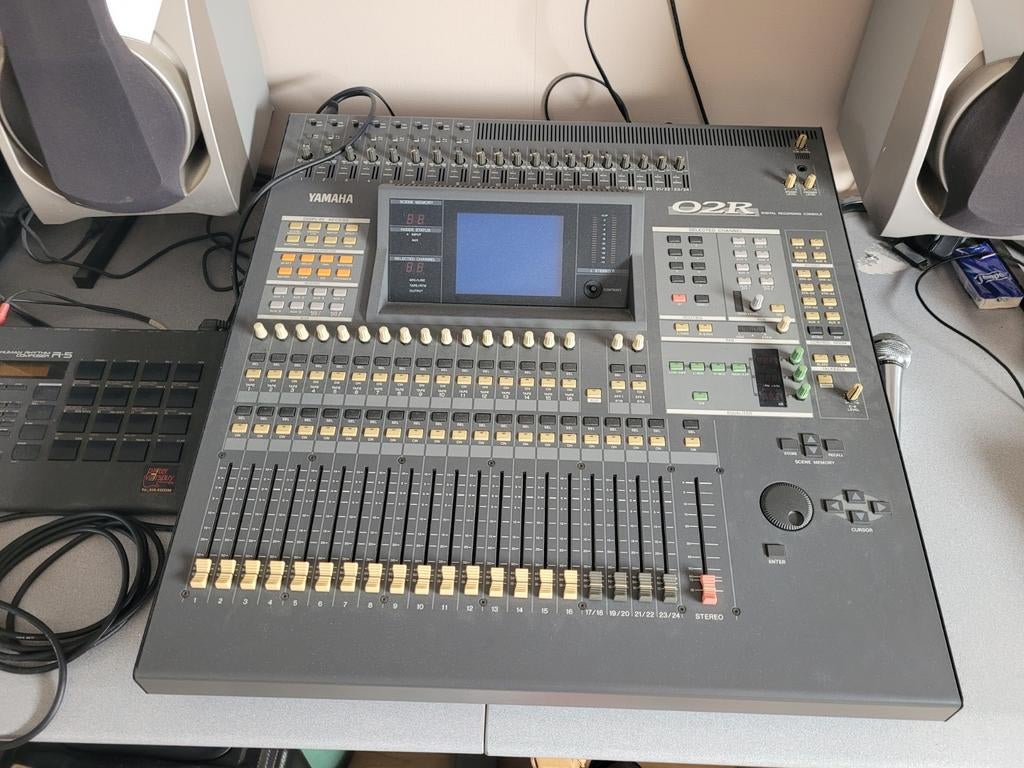 Yamaha O2R Digitale Mengtafel met 2 Optische Kaarten, Muziek en Instrumenten, Mengpanelen, Ophalen of Verzenden