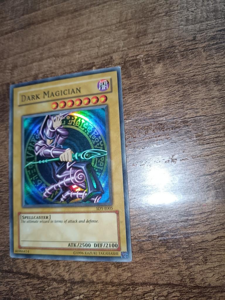 Yu-Gi-Oh! Dark Magician SDY-E005 Foil Kaart, Hobby en Vrije tijd, Verzamelkaartspellen | Yu-gi-Oh!, Ophalen of Verzenden, Zo goed als nieuw