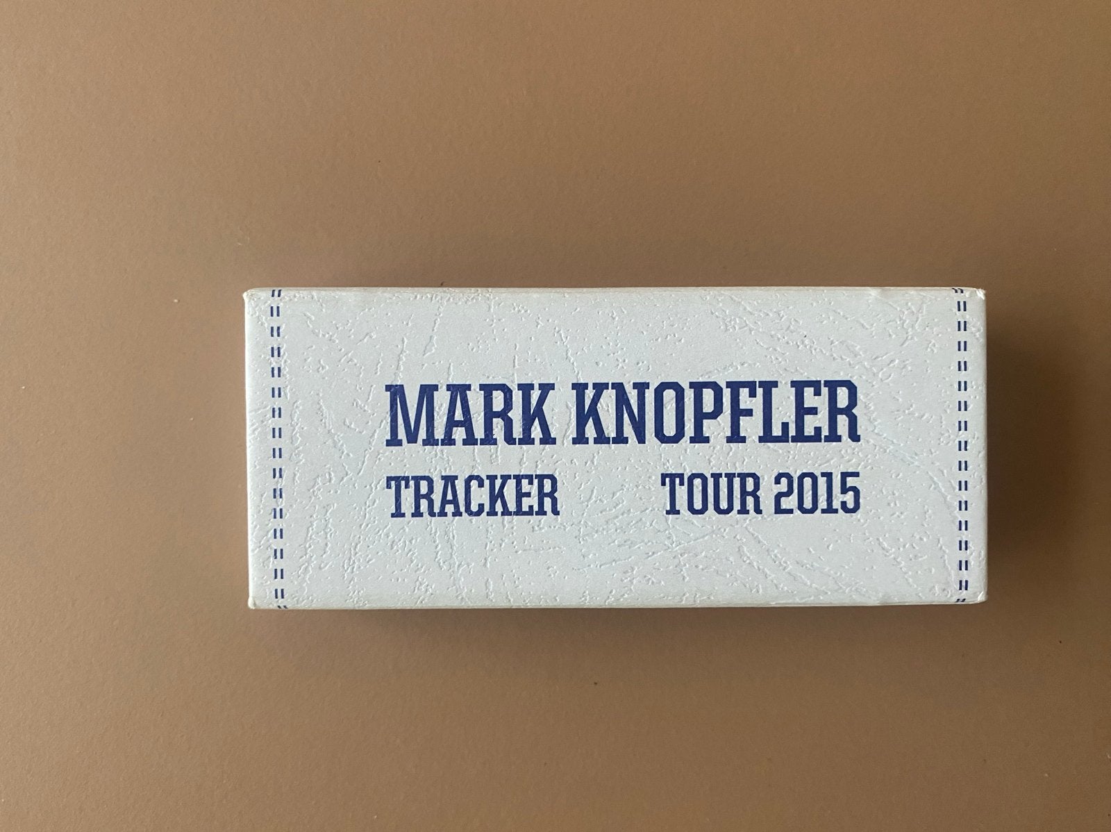 Mark Knopfler Tracker Tour 2015 USB-stick gitaar, Ophalen of Verzenden, Zo goed als nieuw, Gebruiksvoorwerp
