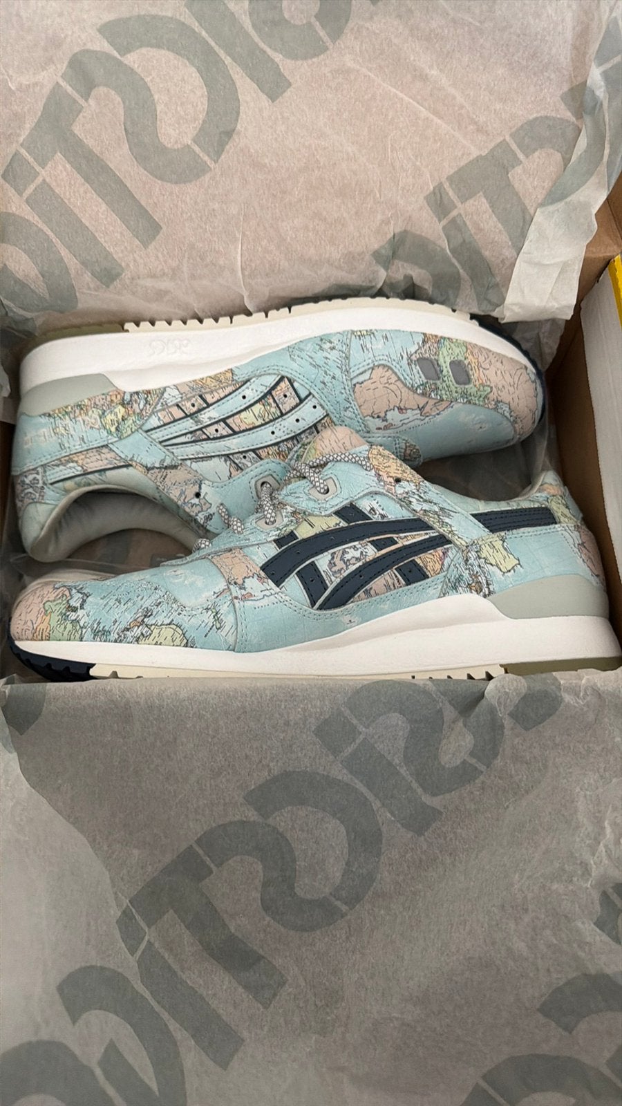 ASICS Gel-Lyte III atmos World Map maat 43 US 9,5, Kleding | Heren, Blauw, Nieuw, Ophalen of Verzenden, Sneakers of Gympen