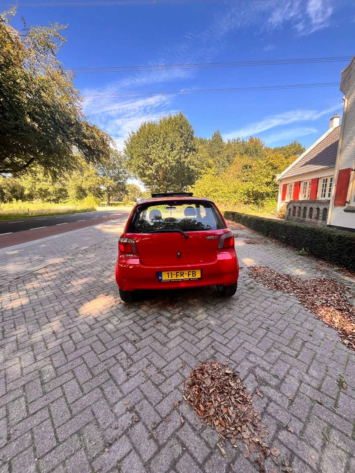 Foto 3 van Toyota Yaris 1.0 16V Vvti 3DR 2000 Rood