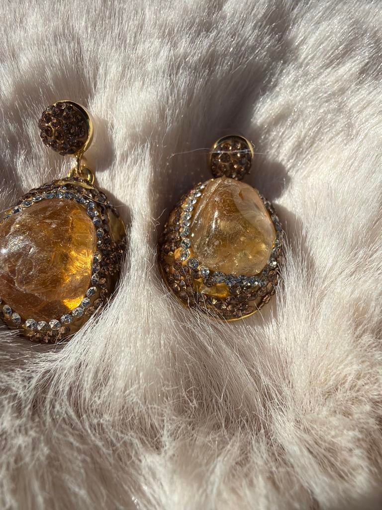 Gouden oorbellen met grote oranje steen en strass, Overige materialen, Hangers, Ophalen of Verzenden, Zo goed als nieuw