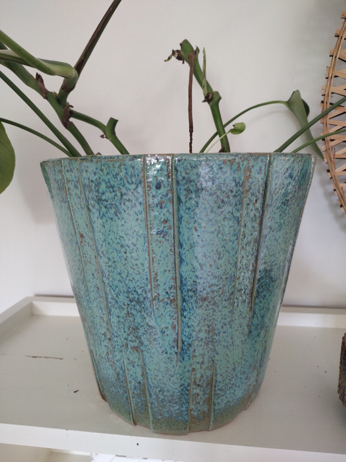 Grote geglazuurde blauw groene bloempot, Tuin en Terras, Bloempotten, Rond, Zo goed als nieuw, Minder dan 40 cm, Aardewerk