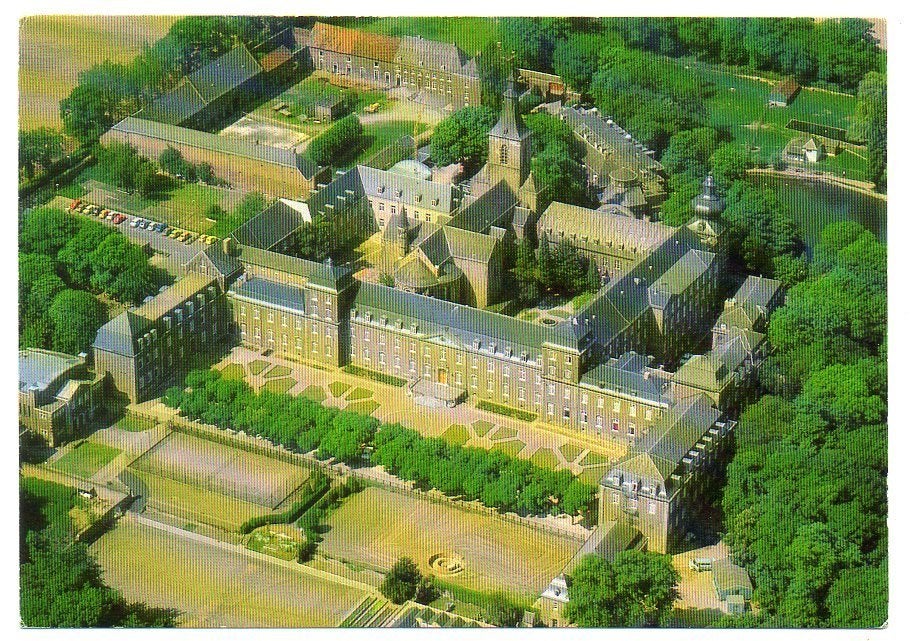 Kerkrade Luchtfoto Rolduc 1985, Verzamelen, Ansichtkaarten | Nederland, Ophalen, 1980 tot heden, Gelopen, Limburg