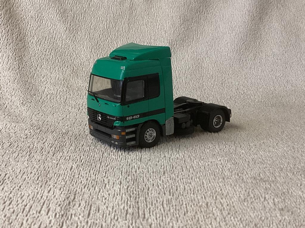 Mercedes Actros vrachtwagen trekker, Hobby en Vrije tijd, Modelauto's | 1:50, Ophalen of Verzenden, Zo goed als nieuw, Bus of Vrachtwagen