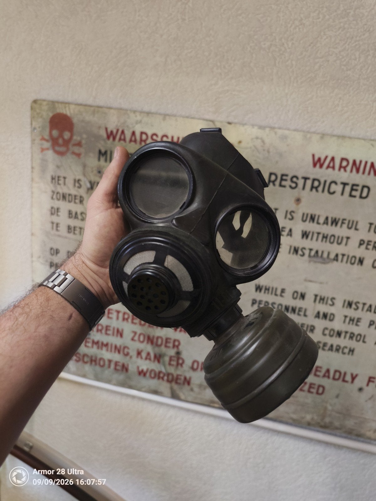Militair gasmasker met filter - Vintage, Ophalen of Verzenden, Overige soorten, Overige gebieden, Overige typen