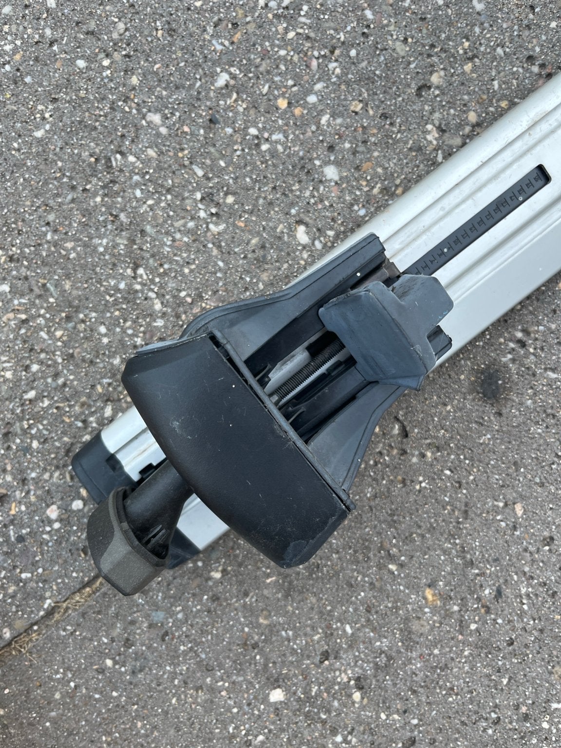Thule aluminium dakdrager set met Rapid System voeten, Auto diversen, Dakdragers, Ophalen, Zo goed als nieuw