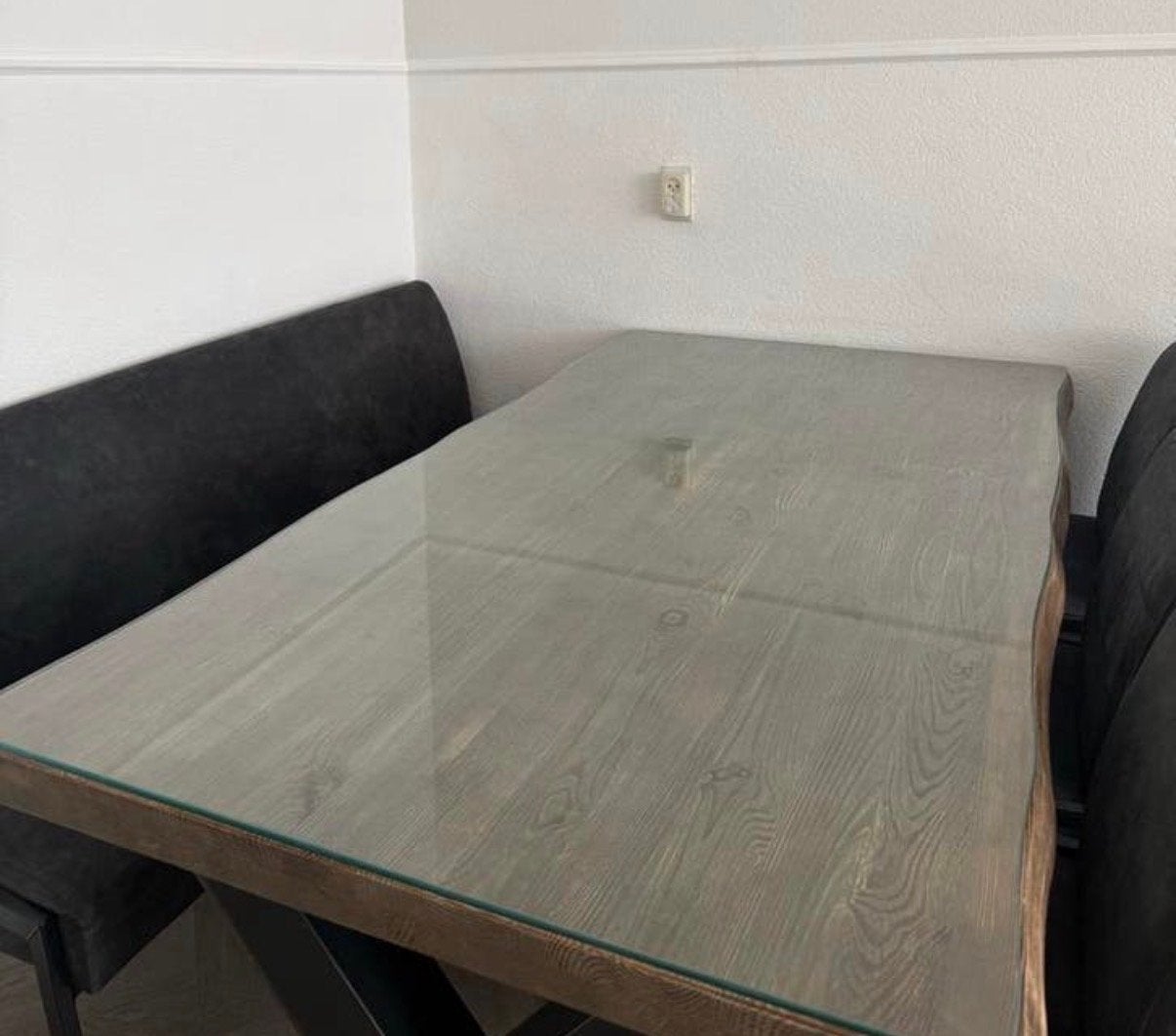 Elegante eettafel met glazen blad en bank, Huis en Inrichting, Tafels | Eettafels, Gebruikt, 150 tot 200 cm, Vier personen, Rechthoekig